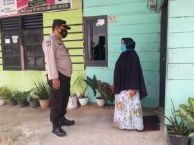 Gunakan Bus Mini, Polsek Pangkalan Kerinci Jemput Warga Untuk Vaksinasi 