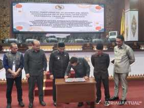Paripurna Sempat Diskors, DPRD Pekanbaru Setujui Ranperda Pertanggungjawaban APBD 2024