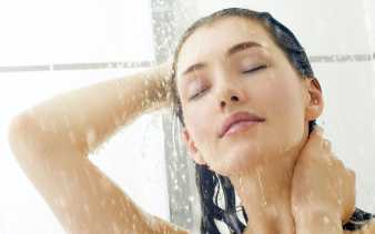 Mandi Terlalu Lama Bisa Sebabkan Kulit Rusak, Mitos atau Fakta?