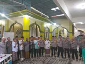 Kapolres Kuansing Sampaikan Pesan Damai Melalui Jum'at Curhat dan Salat Subuh Berjamaah
