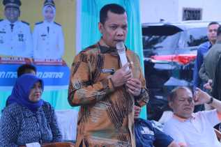 Pj Walikota Pekanbaru Pastikan Penyaluran Bantuan ke Warga Terdampak Banjir Berlanjut