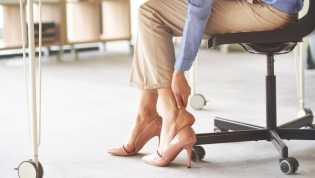 Kurang Mineral Sebabkan Kaki Bengkak bagi Pekerja Kantoran