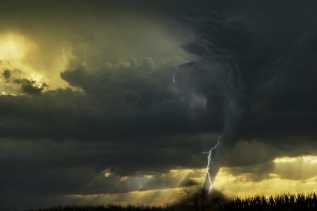 Ini 5 Fakta Angin Puting Beliung Ngamuk di Bandung dan Sumedang