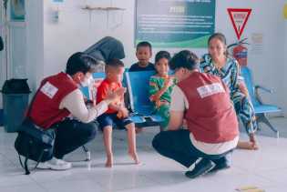 Tim PKM Universitas Abdurrab Salurkan Bantuan Kesehatan dan Logistik ke Puskesmas Batangtoru dan Hutaraja