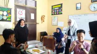 Tinjau SLB Sri Mujinab, Ade Hartati : Proses Belajar Mengajar Tetap Berjalan