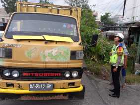 Gagal Nyalip, Pemotor Tewas Disenggol Colt Diesel