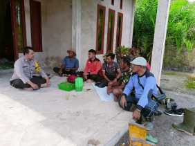 Bhabinkamtibmas Desa Sungai Nibung Sambang Warga untuk Ciptakan Kamtibmas yang Kondusif