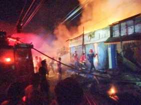Belasan Ruko Pasar Baru Ujung Batu Dilalap Sijago Merah