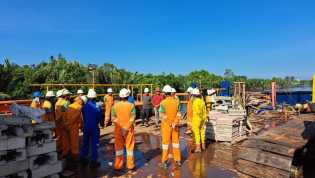 Program Dedieselisasi, PLN Hadirkan Listrik 24 Jam di Pelangiran dan Teluk Belengkong