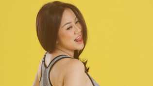 Pose Menggoda Tante Ernie, Netizen: Menggugah para Buaya!