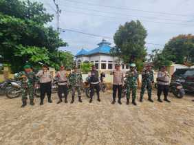 Ciptakan Rasa Aman di Rohil, Polsek Rimba Melintang Bersama Koramil 05 Laksanakan Patroli Skala Besar