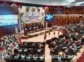 Seluruh Tamu Undangan Sidang Paripurna HUT ke 65 Riau Kenakan Pakaian Melayu