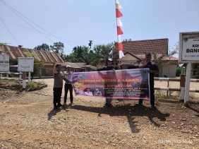 Cegah Karhutla, Polsek Bangko Pusako Pasang Spanduk dan Imbau Warga