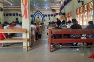 Minggu Kasih di Gereja HKBP Ukui, Polsek Ukui Pererat Kebersamaan Demi Pilkada Damai