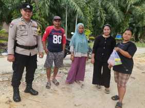 Bhabinkamtibmas Pematang Sikek Ingatkan Masyarakat untuk Cegah Perselisihan demi Pilkada Damai 2024 di Rokan Hilir