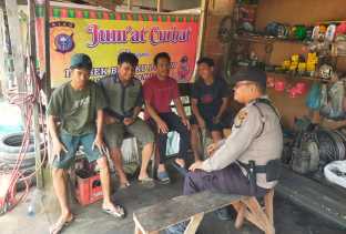 Dekatkan Diri dengan Warga, Polsek Bangko Pusako Gelar Jumat Curhat di Kepenghuluan Bangko Kanan