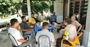 Bhabinkamtibmas Polsek Pinggir Sosialisasi Pilkada 2024