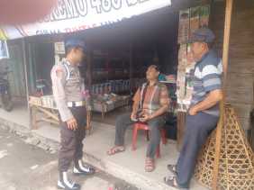 Bripka Wahyudi Sambangi Pasar Minggu, Lakukan Cooling System dan Sosialisasi Pemilu 2024