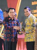 Pemko Pekanbaru Raih Penghargaan Realisasi APBD dan Peningkatan PAD dari Kemendagri