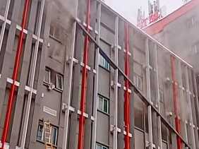 Hotel New Hollywood Pekanbaru Terbakar, Api Diduga dari Kamar di Lantai 5