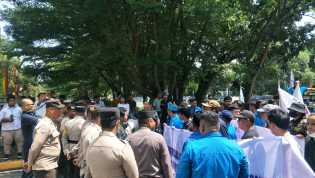 Masalah PHR Tak Kunjung ada Penyelesaian, KNPI Gelar Aksi di DPRD Riau