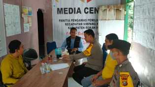 Kapolsek Simpang Kanan Adakan Cooling System Pemilu Damai di Kantor Panwascam