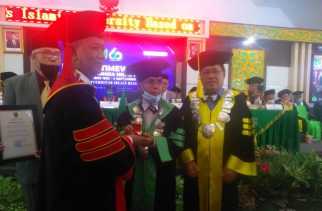 Rapat Istimewa Senat Milad UIR ke 60, Rektor Syafrinaldi Paparkan Berbagai Prestasi