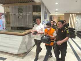 Kejati Riau Tahan Mantan Dirut PT SPRH, Diduga Selewengkan Dana PI 10 Persen