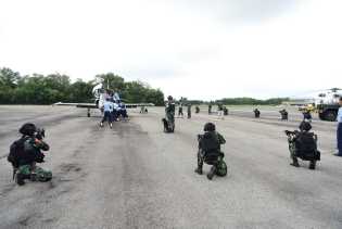 Pesawat Asing Dipaksa Mendarat di Lanud Roesmin Nurjadin saat Latihan