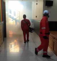 Antisipasi DBD, Dinkes Pekanbaru Fogging Kantor DPRD