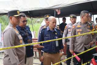 Kapolres Rohul Pantau Pelipatan Surat Suara Pilkada 2024 di Gudang KPU untuk Pastikan Keamanan