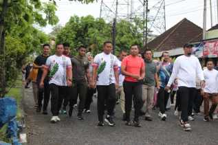 Bupati Inhu Ajak Masyarakat Perkuat Gaya Hidup Sehat Lewat Jalan Santai