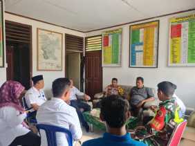 Polsek Bonai DS Sampaikan Pesan Damai Pilkada 2024 melalui Cooling System di Desa Rawa Makmur