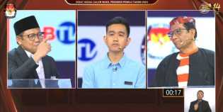 Roy Suryo Sebar Hoax Gibran Gunakan Earphone di Debat