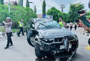 Pajero Sport Milik Dokter Terguling di Bundaran Keris