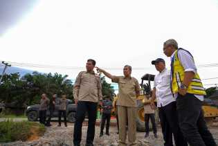 Gubri Syamsuar Tinjau Perbaikan Ruas Inhu-Inhil