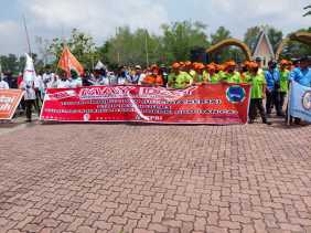 Dikawal Kepolisian, Peringatan Hari Buruh di Pekanbaru Berjalan Lancar