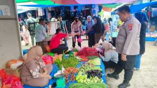 Jelang Pilkada, Polsek Gaung Cek Ketersediaan Bahan Pokok di Pasar Tradisional Kuala Lahang