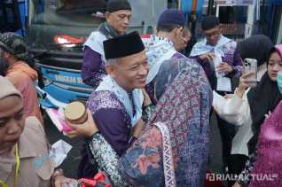 445 Jamaah Haji Pekanbaru Diberangkatkan Menuju Embarkasi Batam