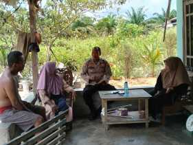 Bhabinkamtibmas Mesah Ingatkan Masyarakat untuk Ciptakan Situasi Kondusif dalam Pilkada 2024 di Rokan Hilir