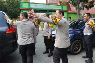 Kapolresta dan Wakapolresta Pekanbaru Cek TPS Yang Akan Dikunjungi Forkopimda Riau