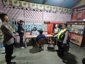 Cegah Premanisme dan Penyalahgunaan Narkoba, Polsek Lirik Gelar Patroli di Tempat Hiburan Malam