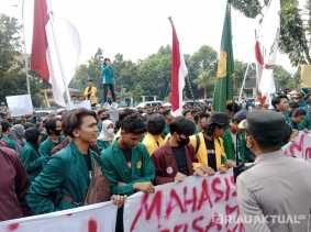 Gelombang Unjukrasa Terus Berlanjut, Kini Giliran BEM se Riau Datangi DPRD Riau