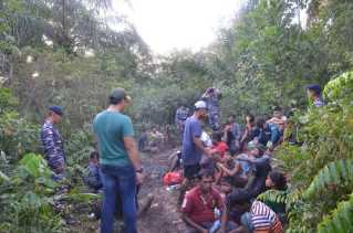 TNI AL Dumai Gagalkan Penyelundupan 10 WNI dan 24 WNA Ilegal