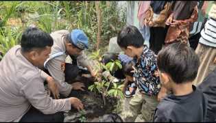 Green Policing di Rokan Hilir, Polsek TPTM Tanam Pohon dan Edukasi Anak TK tentang Lingkungan