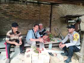 Polsek Simpang Kanan Sambangi Warga, Sampaikan Pesan Pemilu Damai