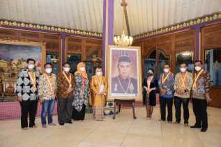 Bupati Bengkalis Terima Gelar Adat dari Karaton Surakarta Hadiningrat