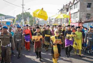 Penabalan Gelar Adat Dihadiri Ribuan Masyarakat, Wako Agung Ajak Rajut Persatuan