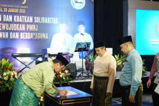 Dikukuhkan Gubernur Syamsuar, Komjen Pol Gatot Edy Kembali Pimpin PMRJ