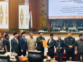 DPRD Pekanbaru Umumkan Penetapan Agung Nugroho - Markarius Anwar sebagai Wali Kota dan Wakil Wali Kota Terpilih